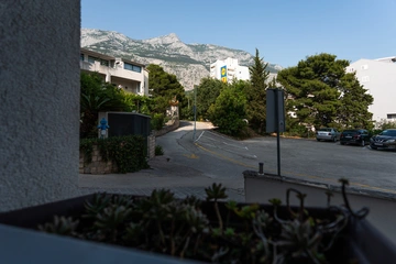 Makarska Ground-Floor Apartment for 5 Guests