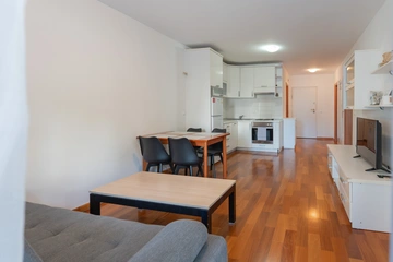 Makarska Ground-Floor Apartment for 5 Guests