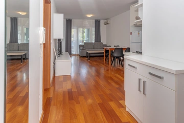 Makarska Ground-Floor Apartment for 5 Guests