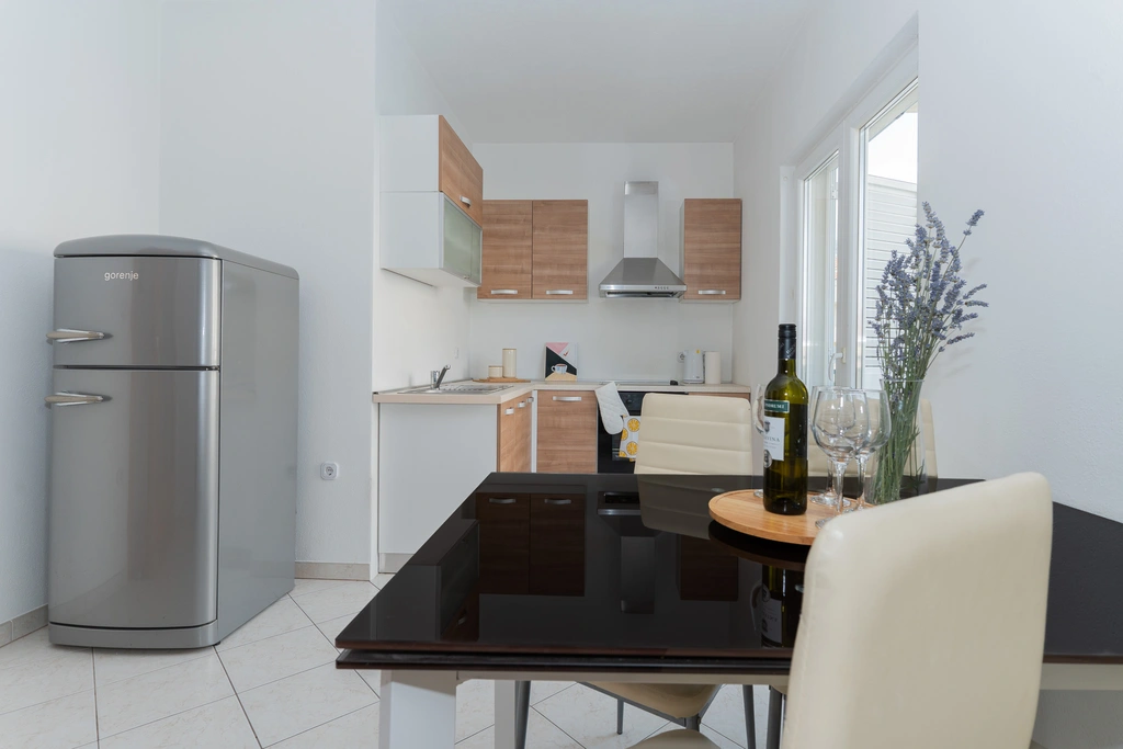 Kaštel Lukšić Apartment with 2 Bedrooms, Sleeps 6