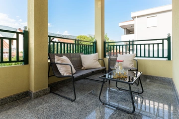 Kaštel Lukšić Apartment with 2 Bedrooms, Sleeps 6