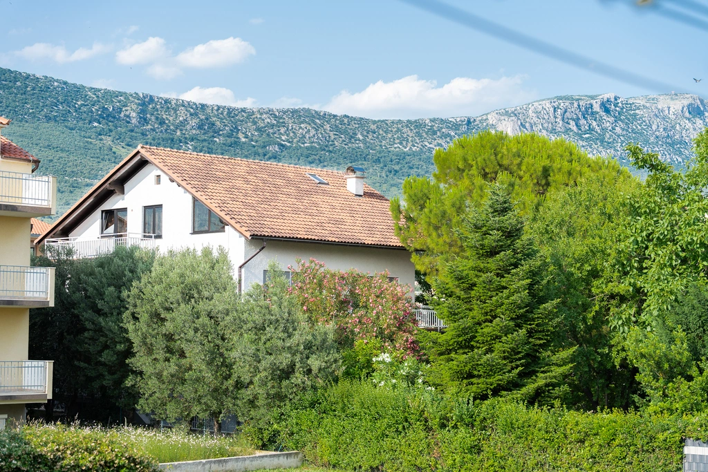 Kaštel Lukšić Apartment with 2 Bedrooms, Sleeps 6