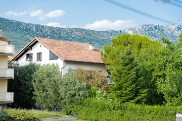 Kaštel Lukšić Apartment with 2 Bedrooms, Sleeps 6