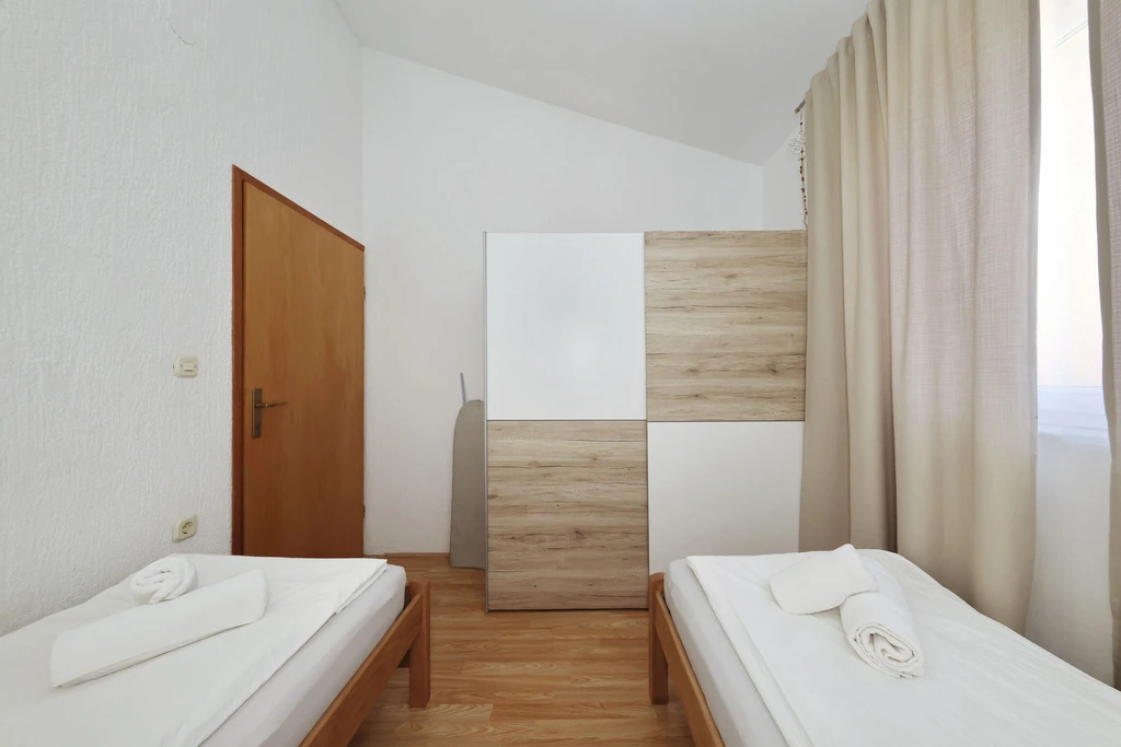 Malo Fali, Ruhiges Ferienhaus in Strandnähe,