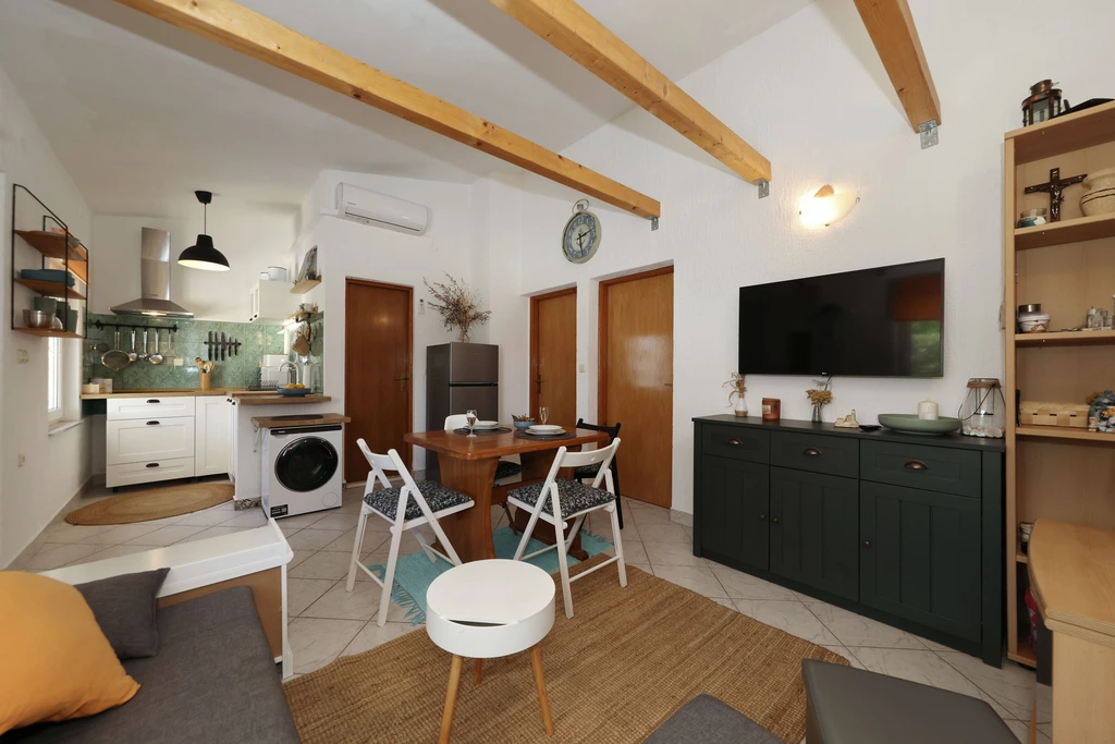 Malo Fali, Ruhiges Ferienhaus in Strandnähe,