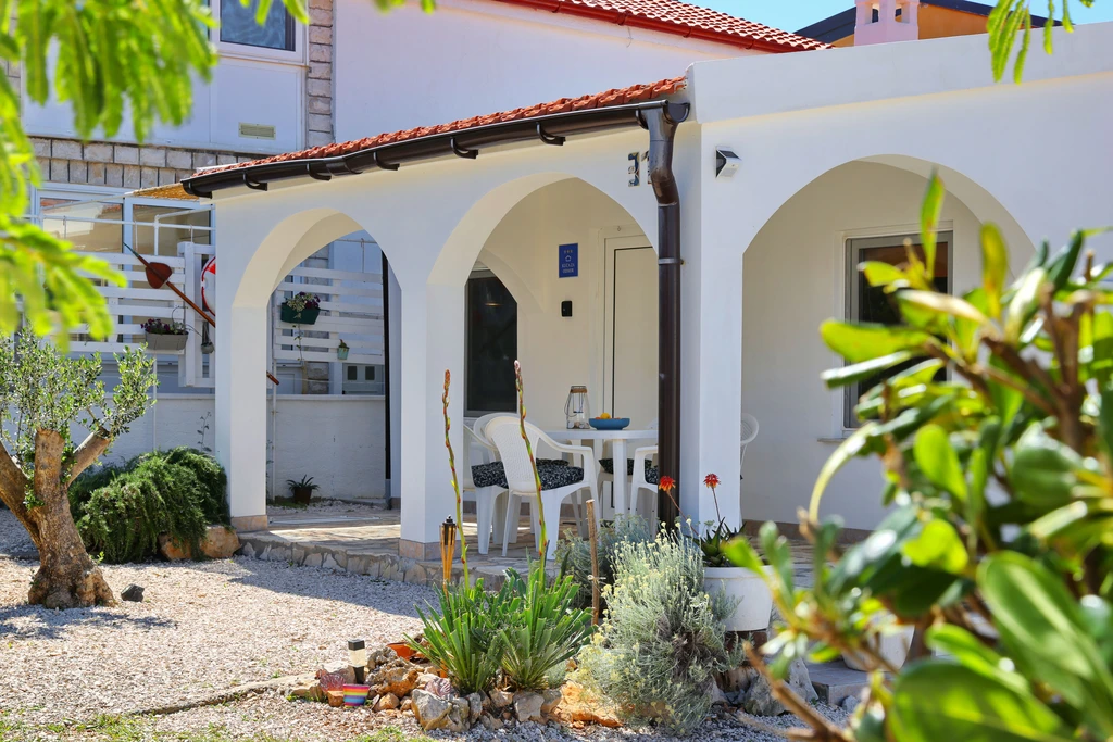 Malo Fali, Ruhiges Ferienhaus in Strandnähe,