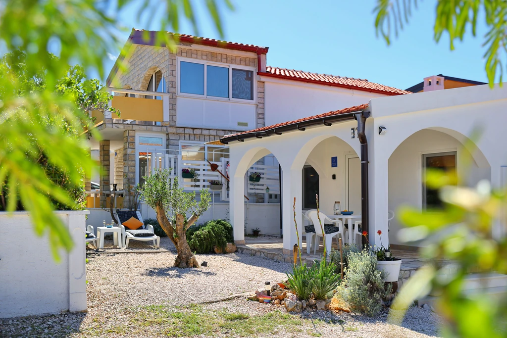 Malo Fali, Ruhiges Ferienhaus in Strandnähe,