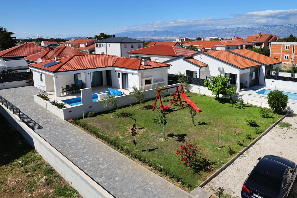 Mariva, moderna kuća za odmor s bazenom, vrtom i