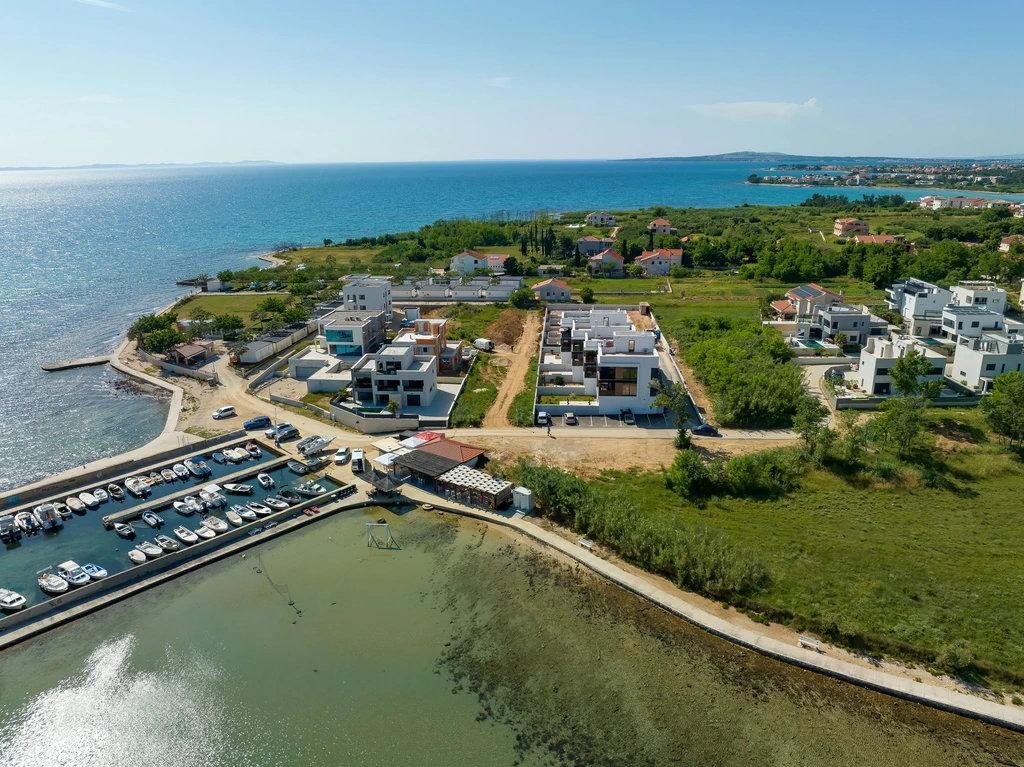 Hugo u Privlaci, more na 50m