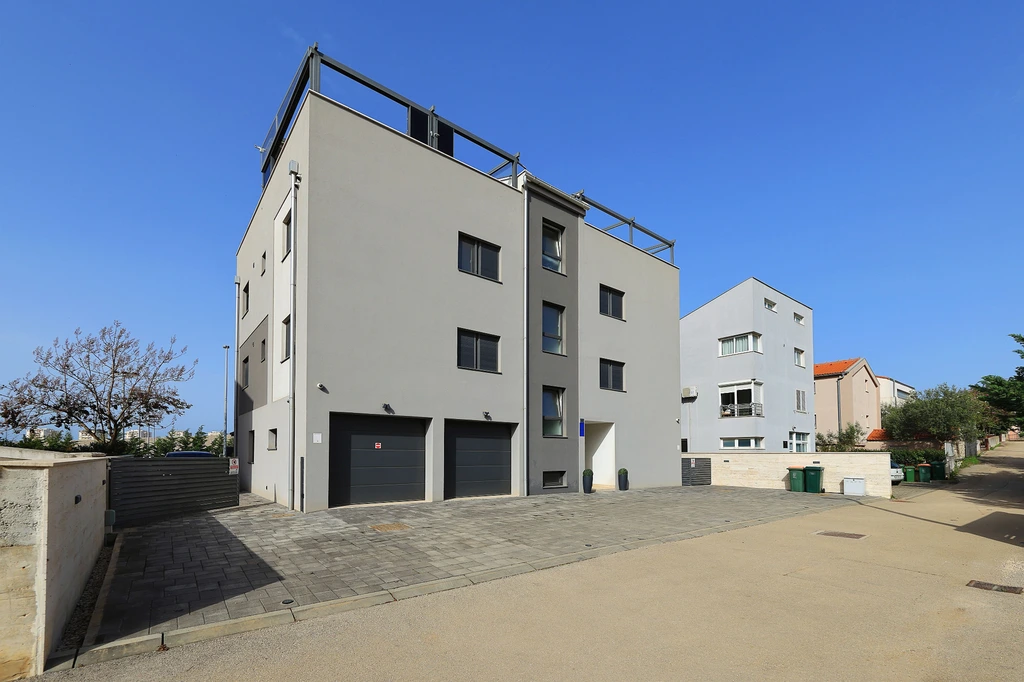 Zadar – Luksuzni apartman br. 2 – s terasom