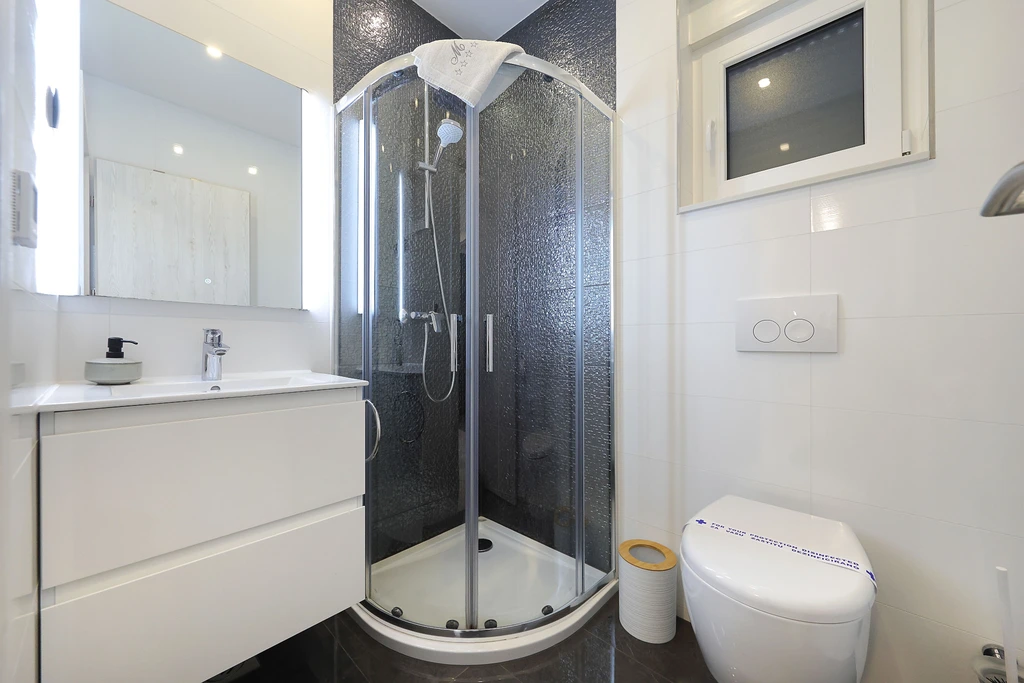 Zadar – Penthouse 1 s hidromasažnom kadom i krovnom terasom