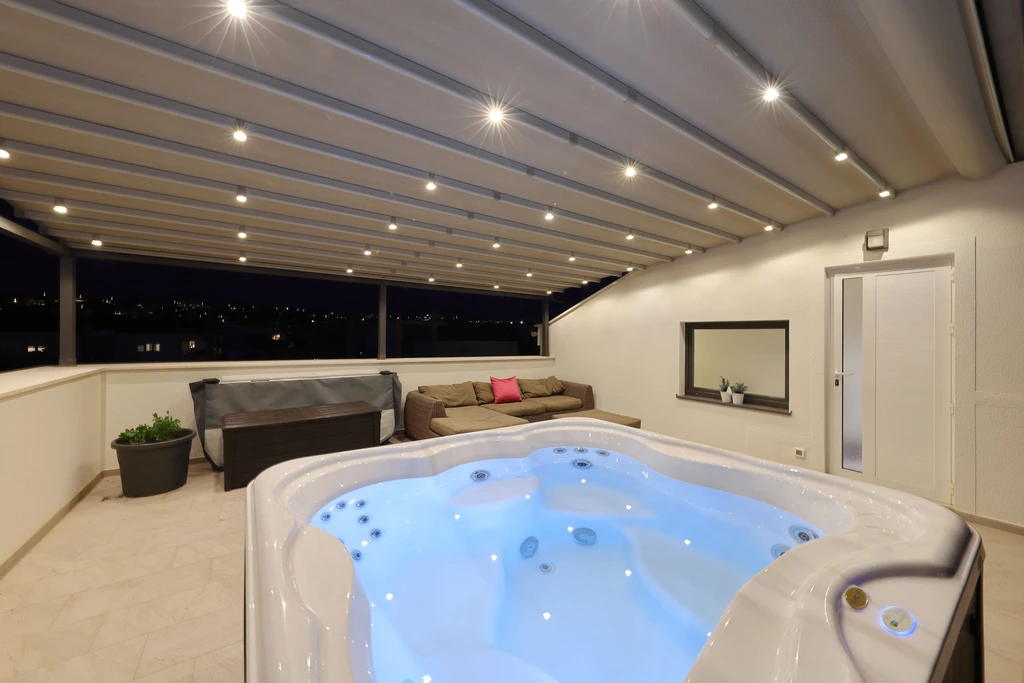 Zadar – Penthouse 1 s hidromasažnom kadom i krovnom terasom