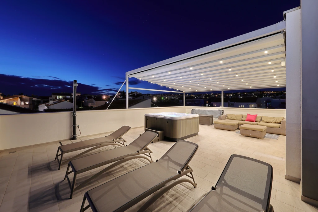 Zadar – Penthouse 1 s hidromasažnom kadom i krovnom terasom