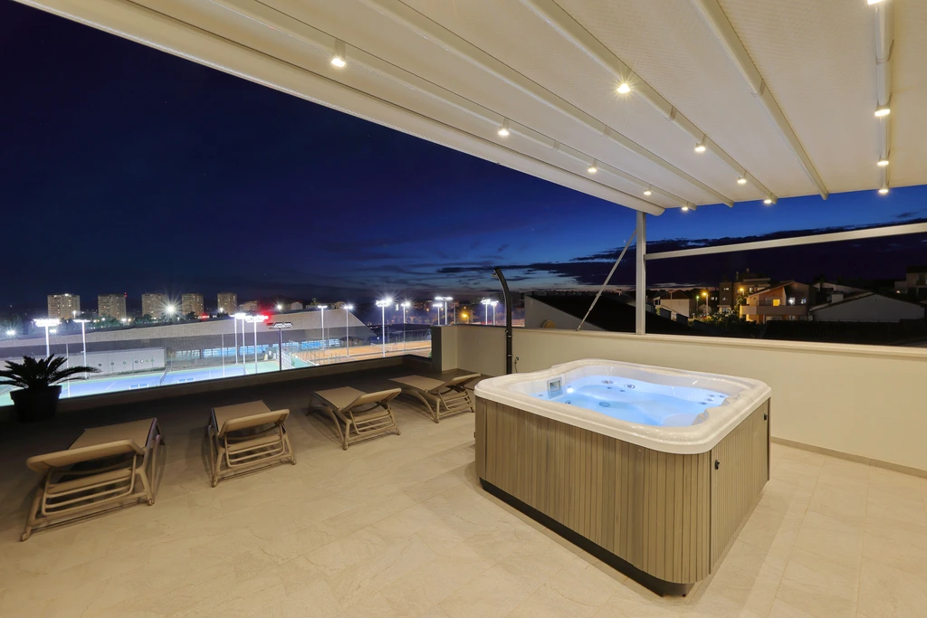 Zadar – Penthouse 1 s hidromasažnom kadom i krovnom terasom