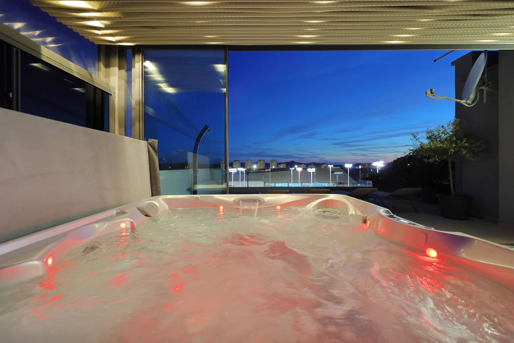 Zadar – Penthouse 2 – Krovna terasa i jacuzzi