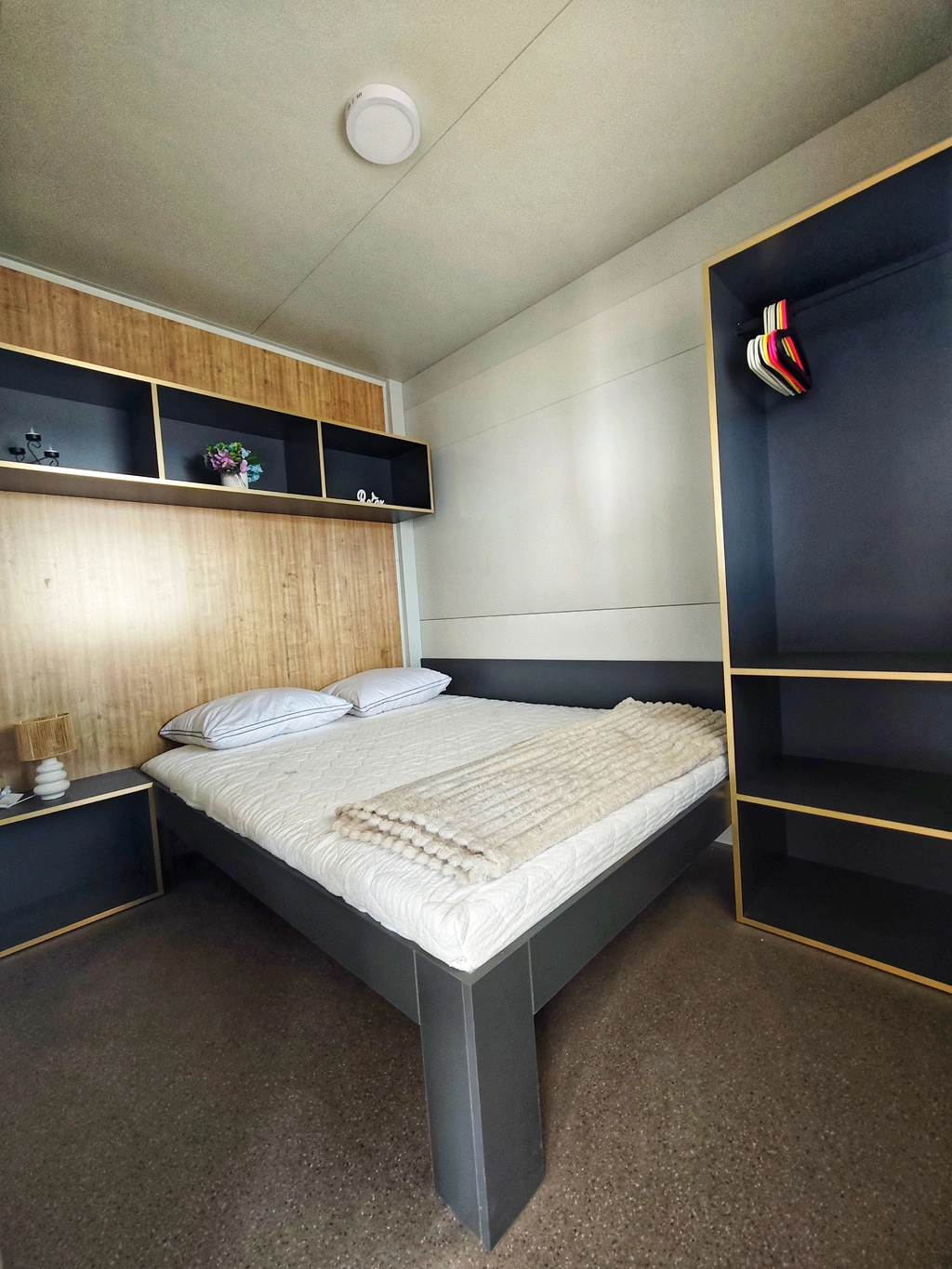 Mobile Home in Vir for Up to 4 Guests