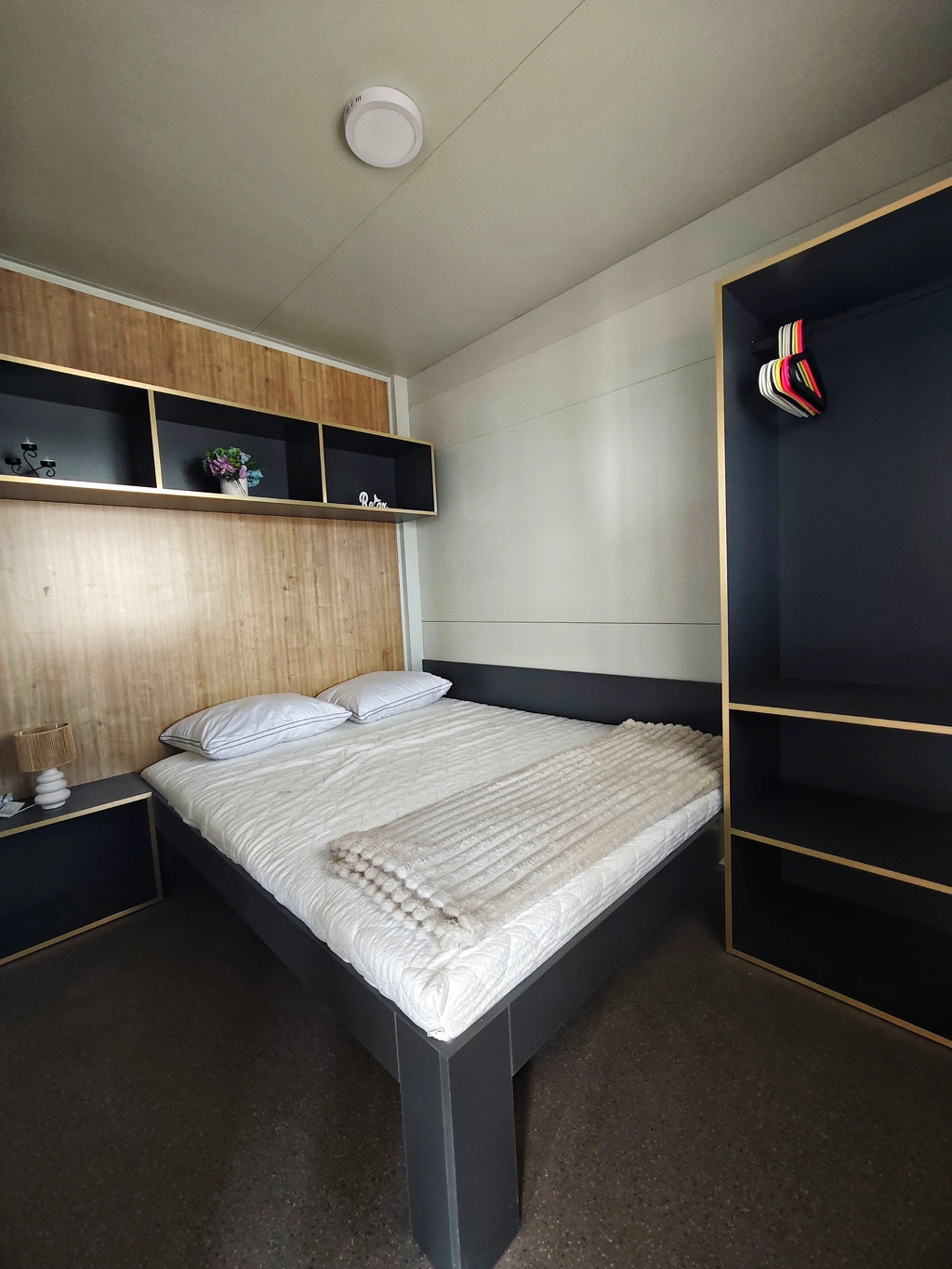 Mobile Home in Vir for Up to 4 Guests
