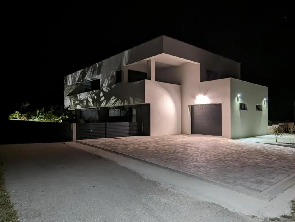 4-Bedroom Villa in Privlaka for Up to 10 Guests