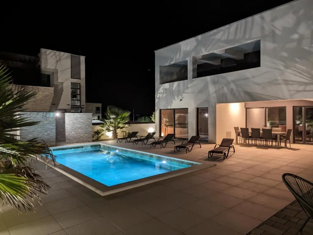 4-Bedroom Villa in Privlaka for Up to 10 Guests