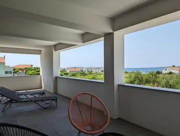 4-Bedroom Villa in Privlaka for Up to 10 Guests