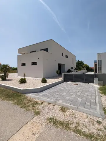 4-Bedroom Villa in Privlaka for Up to 10 Guests