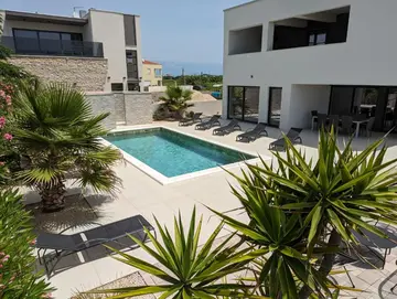 4-Bedroom Villa in Privlaka for Up to 10 Guests
