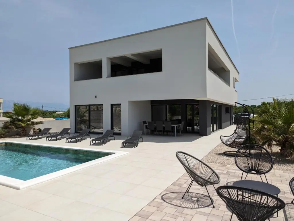 4-Bedroom Villa in Privlaka for Up to 10 Guests