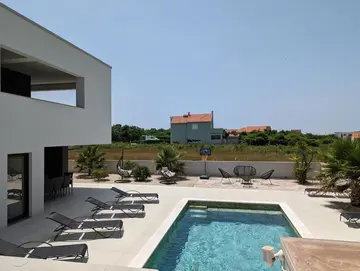 4-Bedroom Villa in Privlaka for Up to 10 Guests