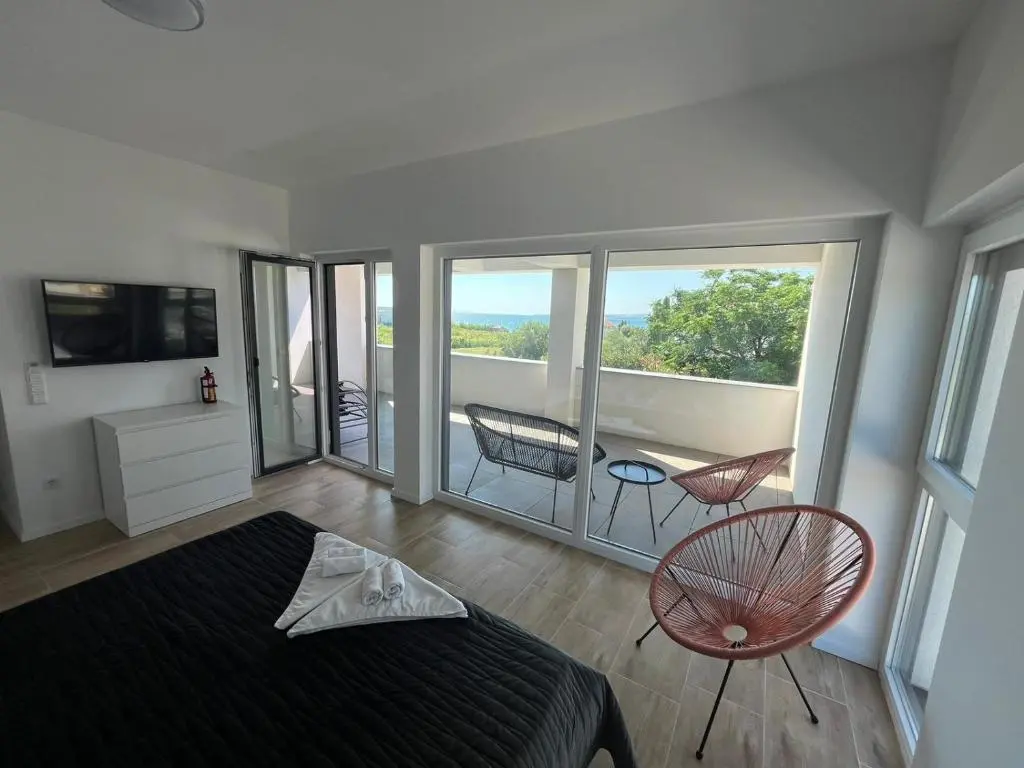 4-Bedroom Villa in Privlaka for Up to 10 Guests