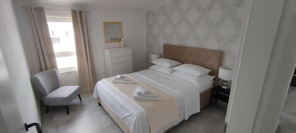 3-Bedroom Apartment with Sea View in Vir