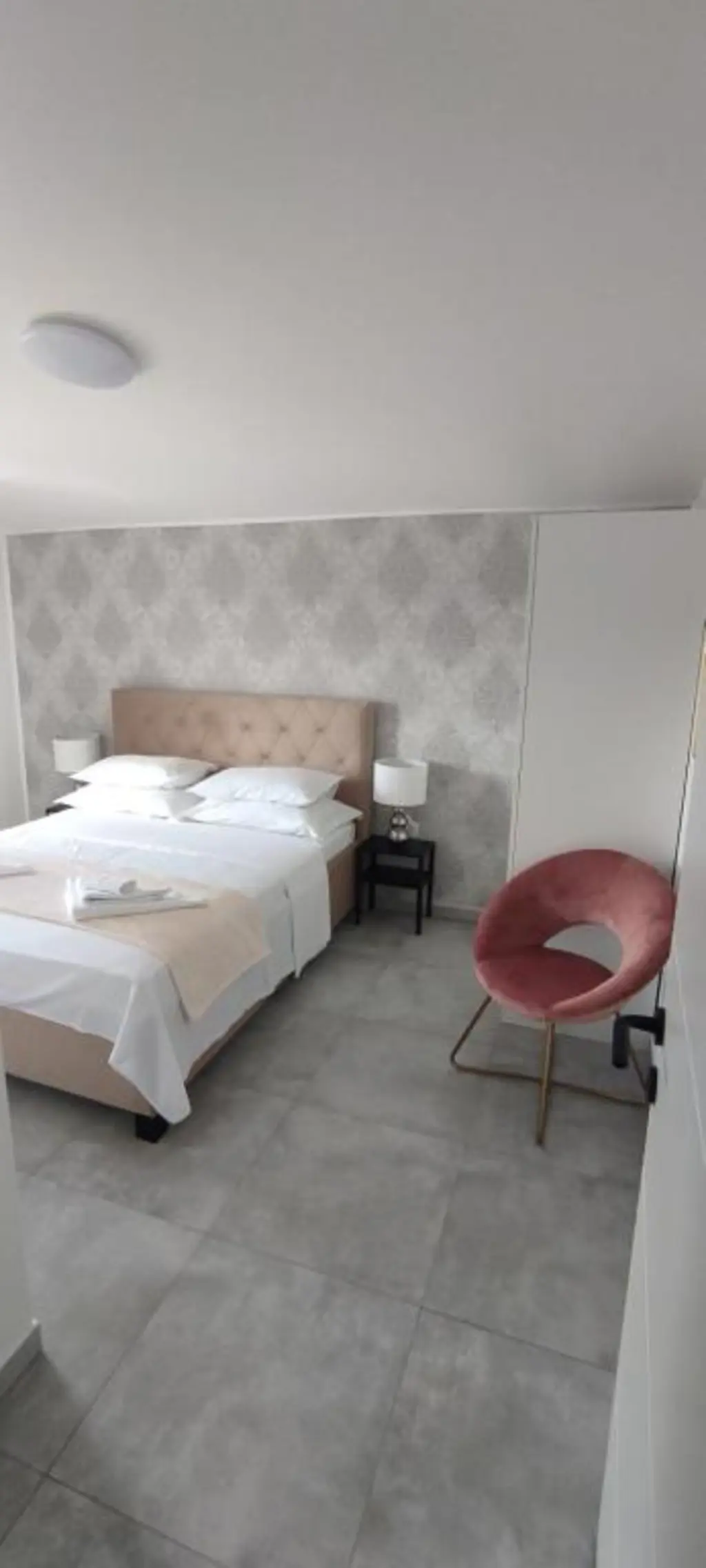 3-Bedroom Apartment with Sea View in Vir