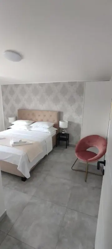 3-Bedroom Apartment with Sea View in Vir