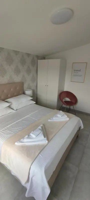 3-Bedroom Apartment with Sea View in Vir