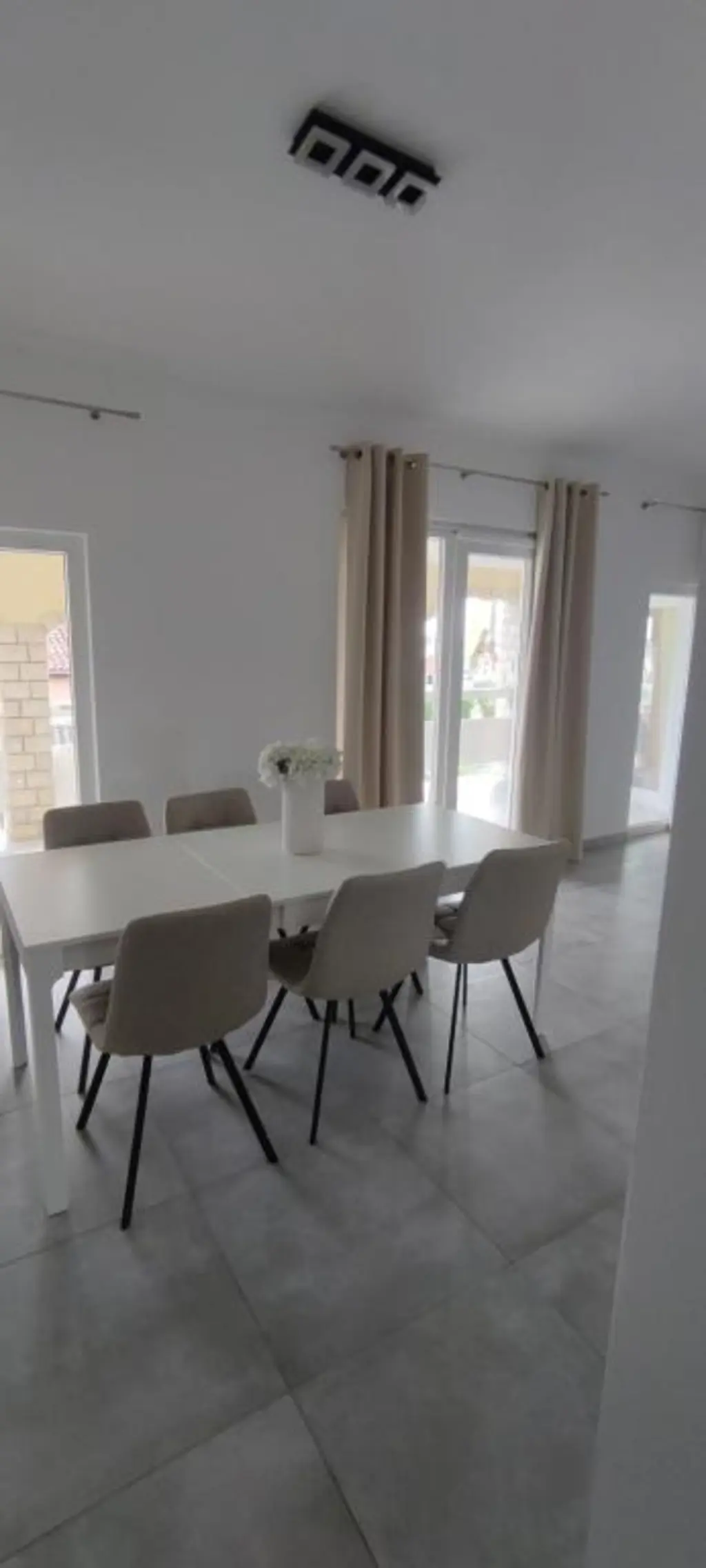 3-Bedroom Apartment with Sea View in Vir