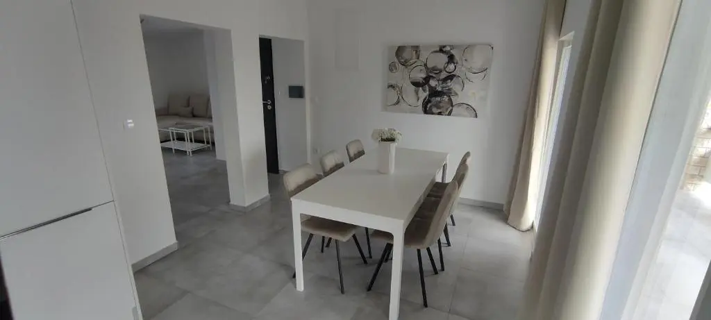 3-Bedroom Apartment with Sea View in Vir