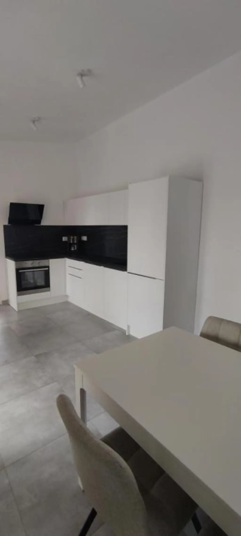3-Bedroom Apartment with Sea View in Vir