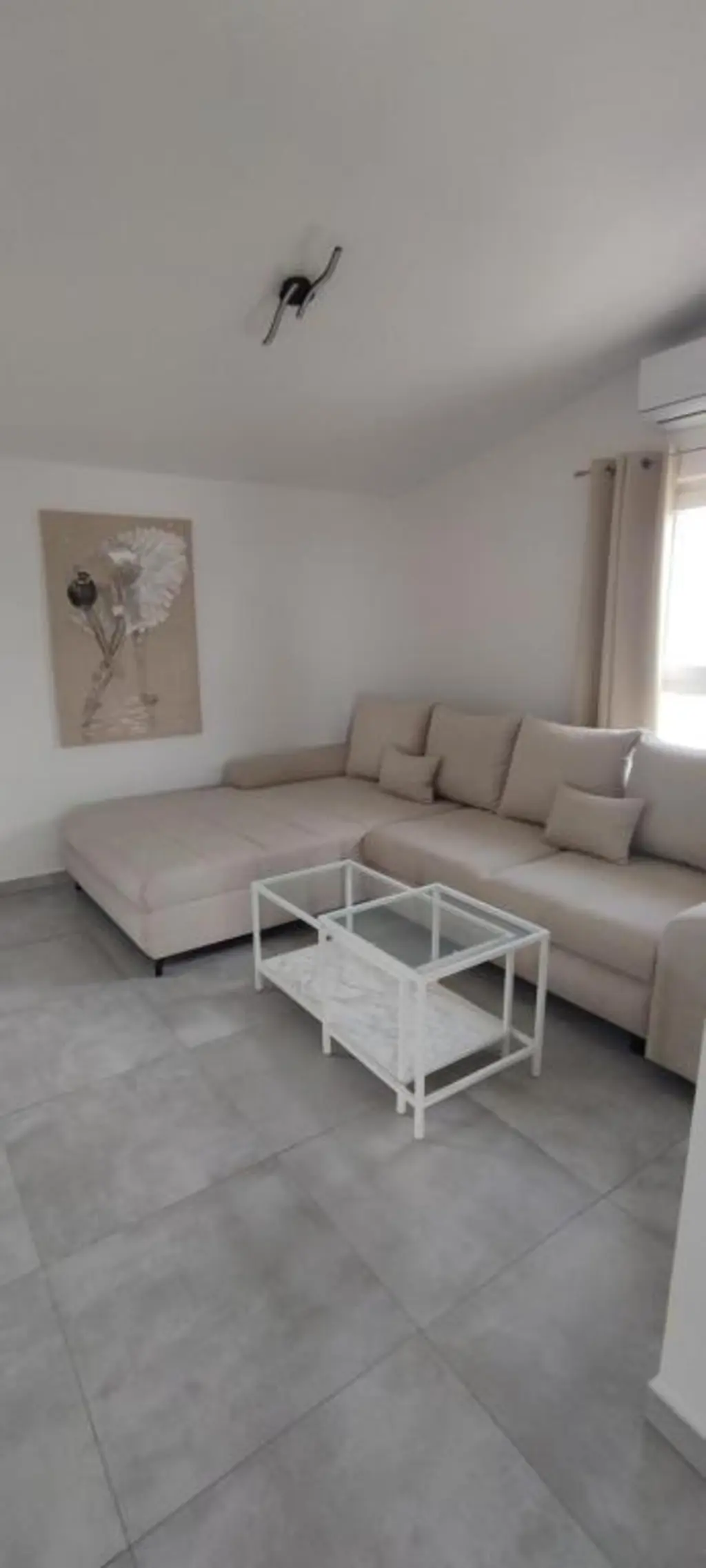 3-Bedroom Apartment with Sea View in Vir