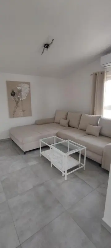 3-Bedroom Apartment with Sea View in Vir