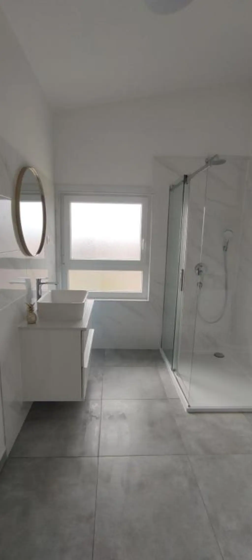 3-Bedroom Apartment with Sea View in Vir