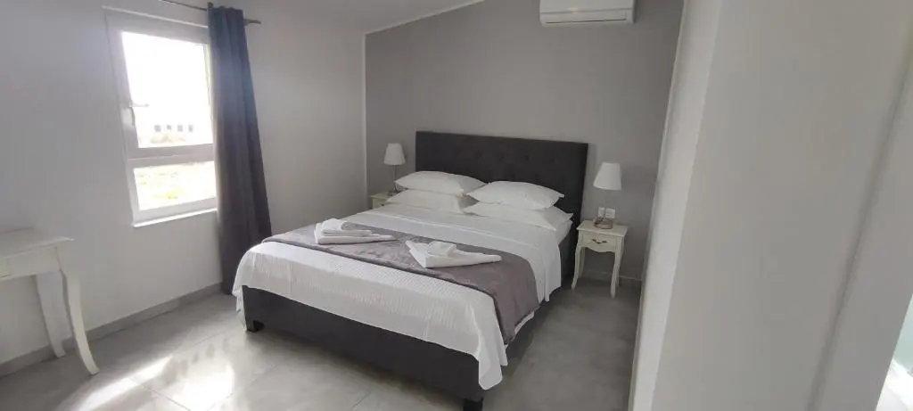 3-Bedroom Apartment with Sea View in Vir