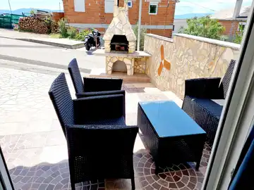 Seafront Apartment for Up to 4 in Omišalj