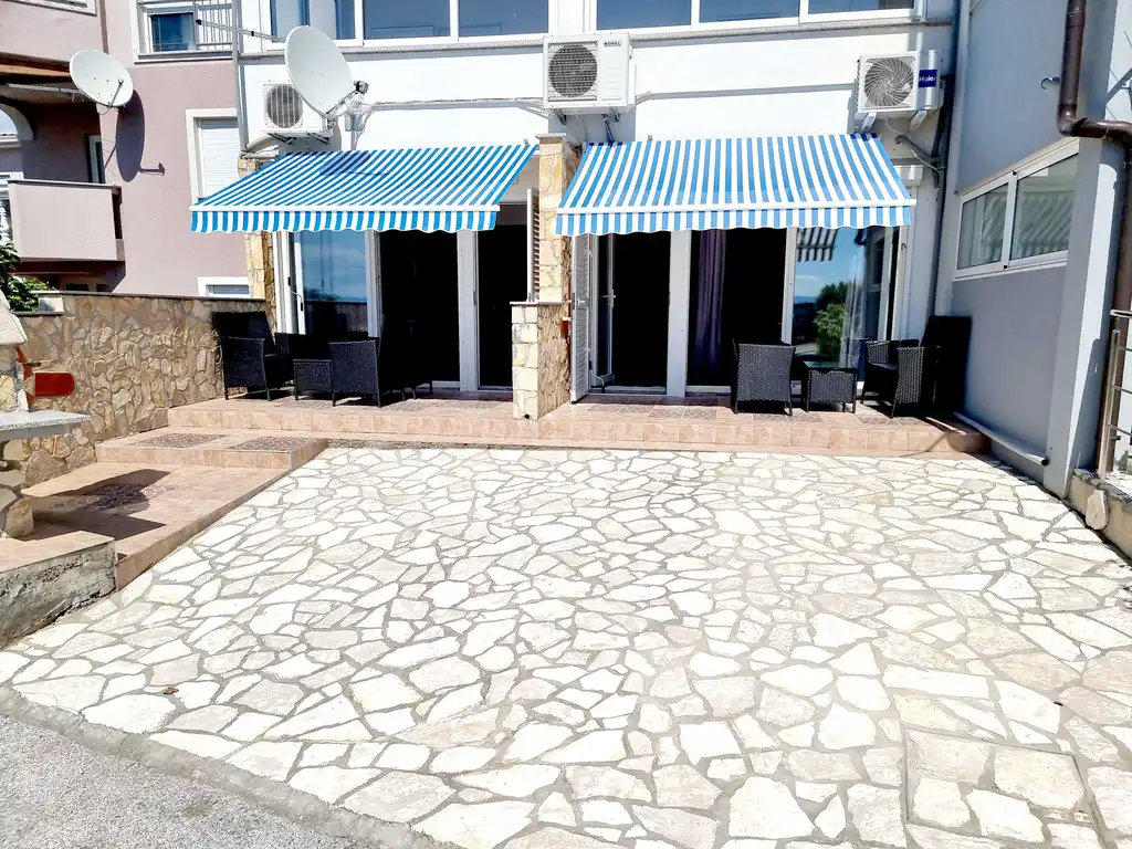 1-Bedroom Apartment in Omišalj for up to 4