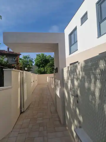 Modern 4-Bedroom Villa with Pool in Omišalj