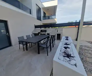 Modern 4-Bedroom Villa with Pool in Omišalj