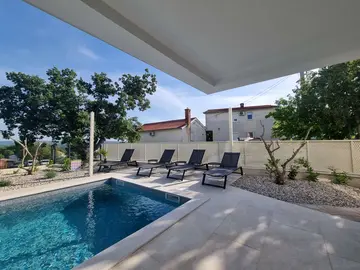 Modern 4-Bedroom Villa with Pool in Omišalj