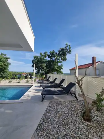 Modern 4-Bedroom Villa with Pool in Omišalj