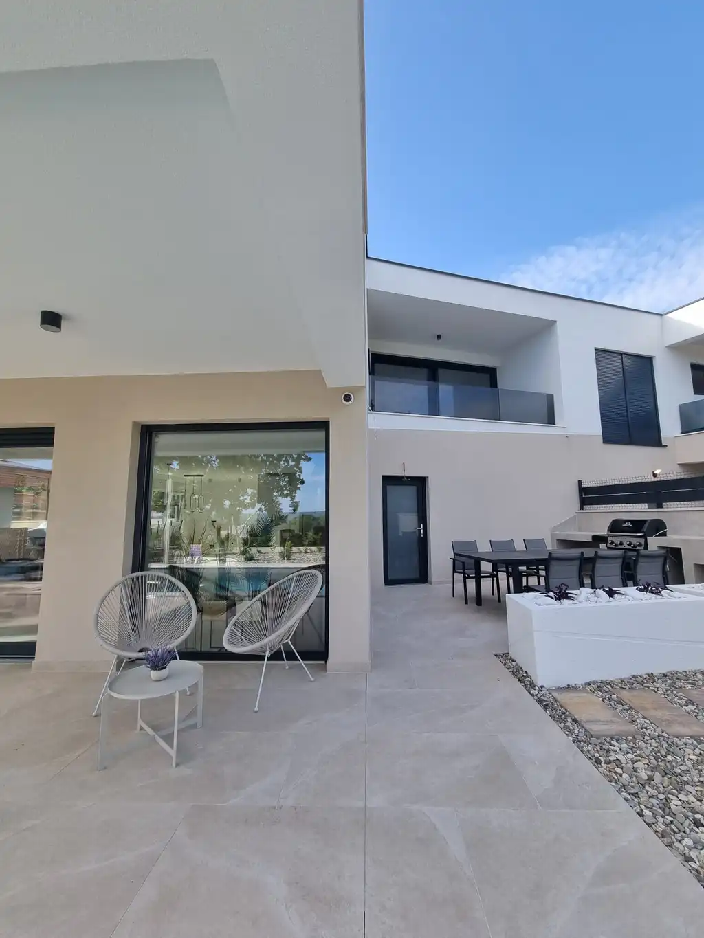 Modern 4-Bedroom Villa with Pool in Omišalj