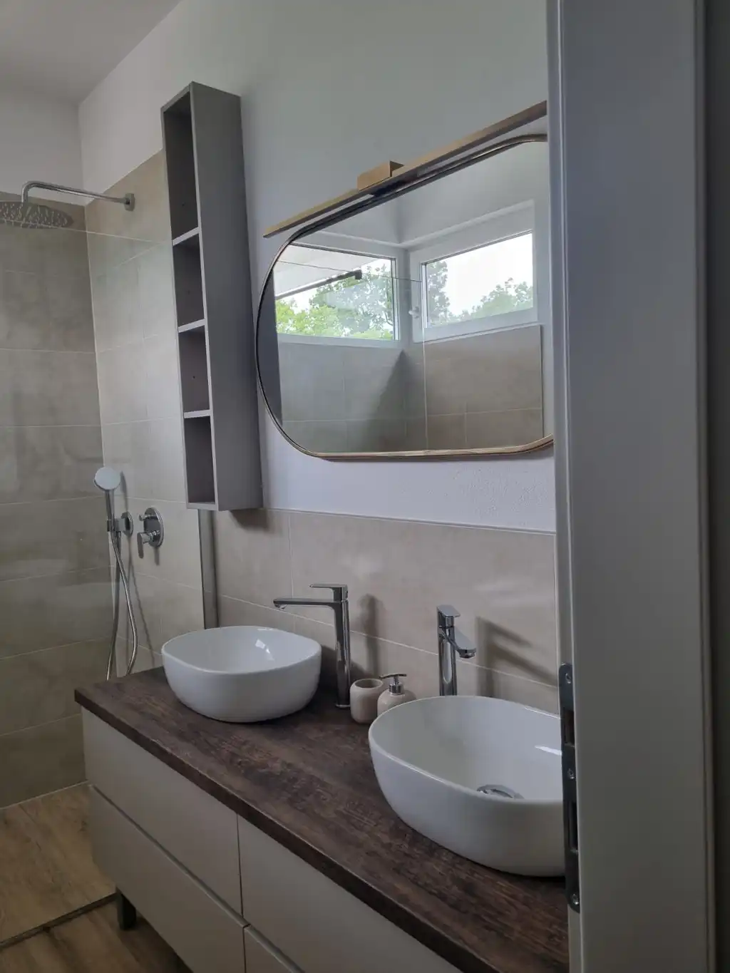 Modern 4-Bedroom Villa with Pool in Omišalj