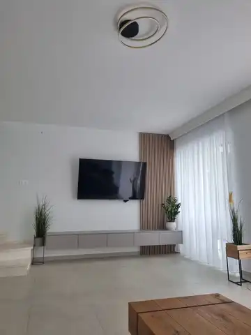 Modern 4-Bedroom Villa with Pool in Omišalj