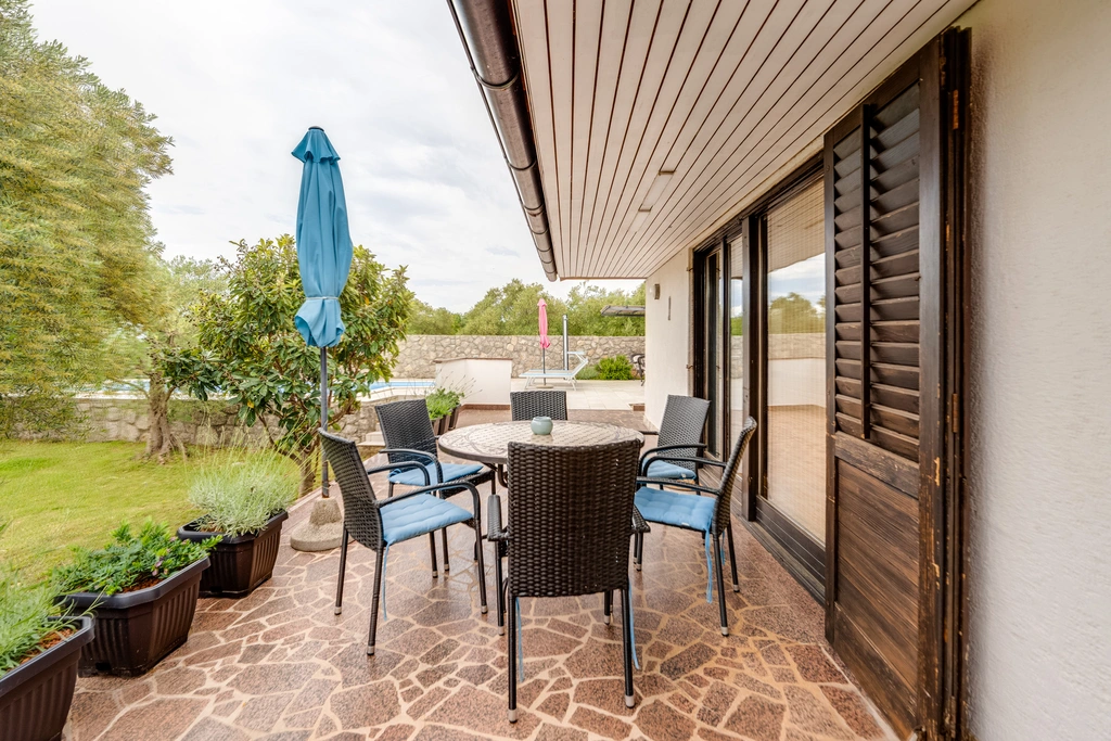 3-Bedroom Villa for Up to 8 Guests in Kornić